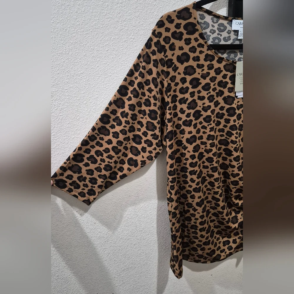 Carmen Marc Valvo Leopard Print Ruched Button Detail Top Size 1X NWT - Picture 5 of 6